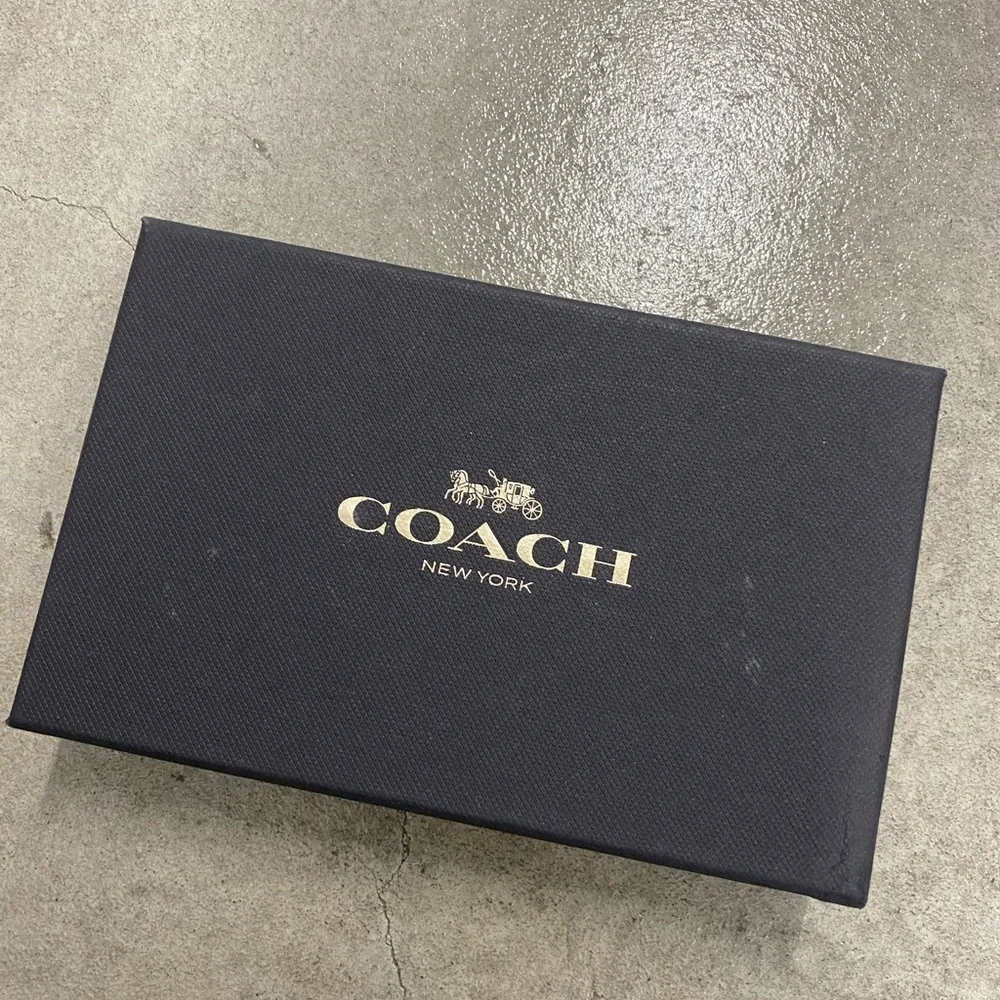 Coach holiday design wristlet gift set NWT - Picture 7 of 7